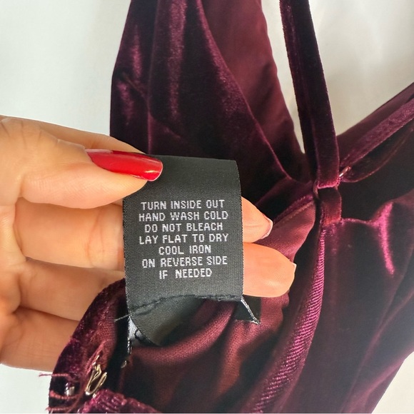 Teeze Me Velvet high-slit dress. Size: 7/8 Burgundy Velvet Gown prom, wedding - Picture 15 of 15